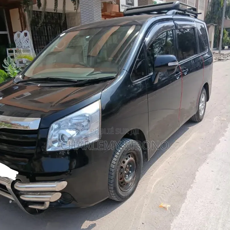 Toyota Noah 2.0 AWD (7 Seater) 2014 Noir