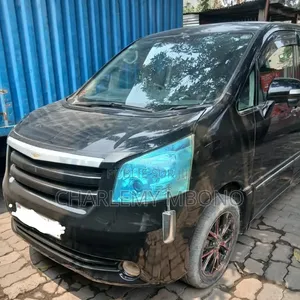Toyota Noah 2.0 AWD (8 Seater) 2015 Noir