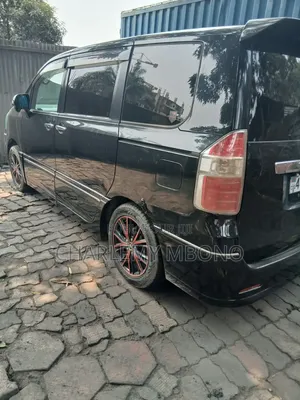 Toyota Noah 2.0 AWD (8 Seater) 2015 Noir