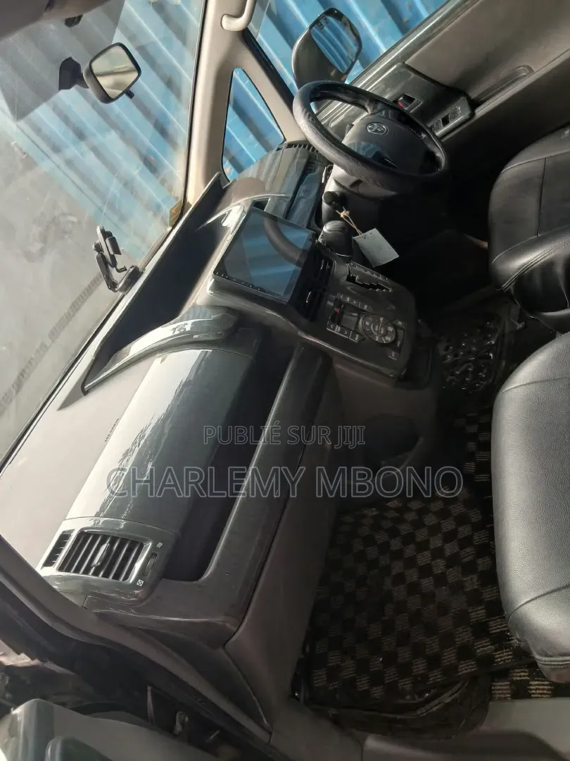 Toyota Noah 2.0 AWD (8 Seater) 2015 Noir