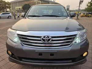 Toyota Fortuner 2015 Marron