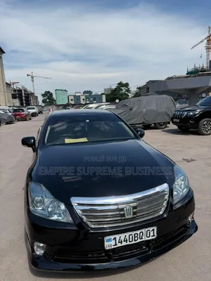Toyota Couronne 2018 Noir