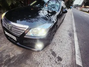 Toyota Couronne 2018 Noir