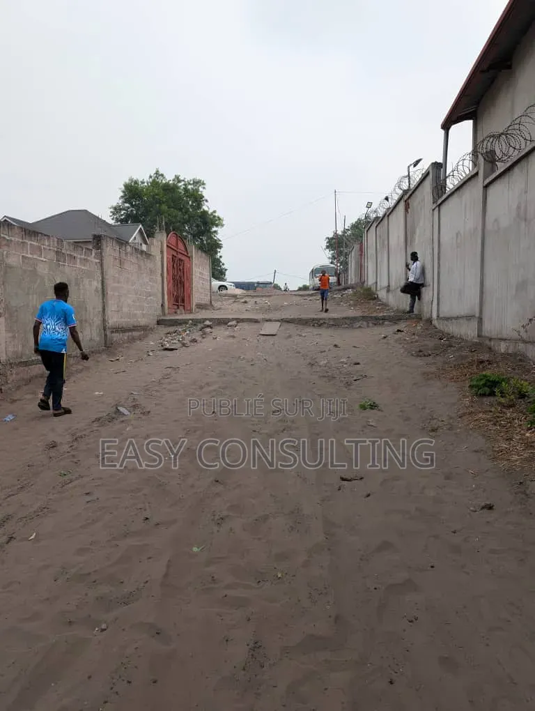 2chbre Villa dans Bibwa, Nsele à Vendre
