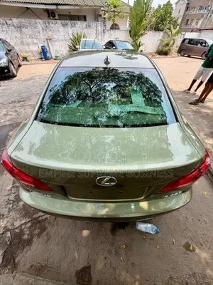 Lexus IS 2017 Vert