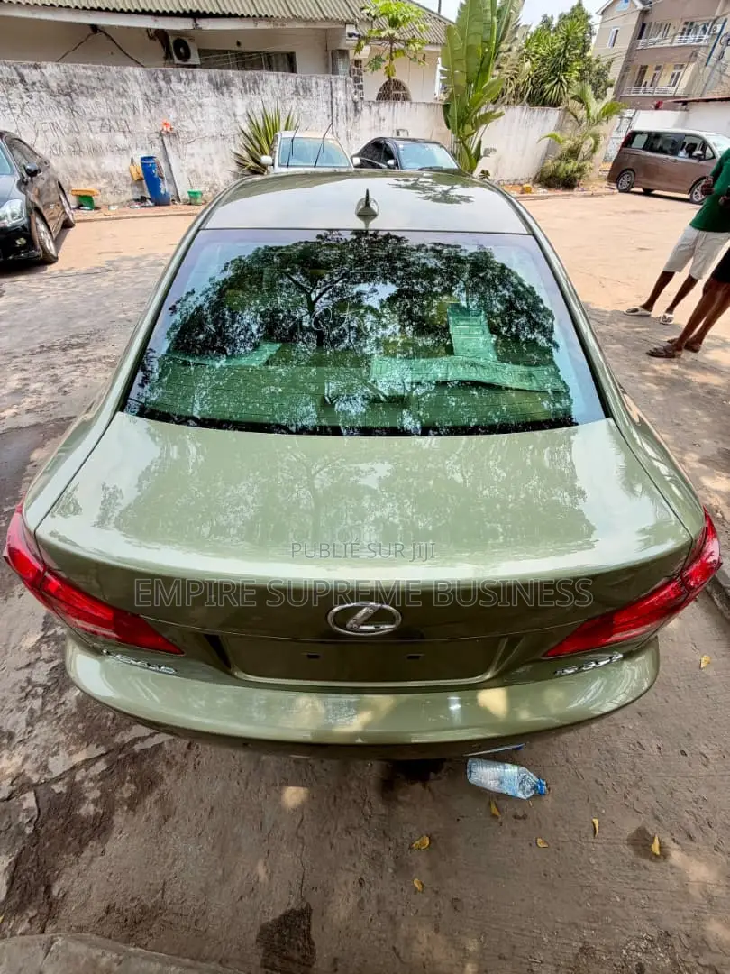 Lexus IS 2017 Vert