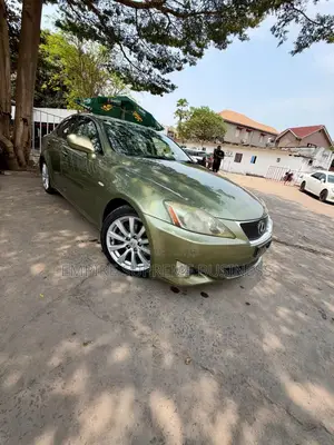 Lexus IS 2017 Vert