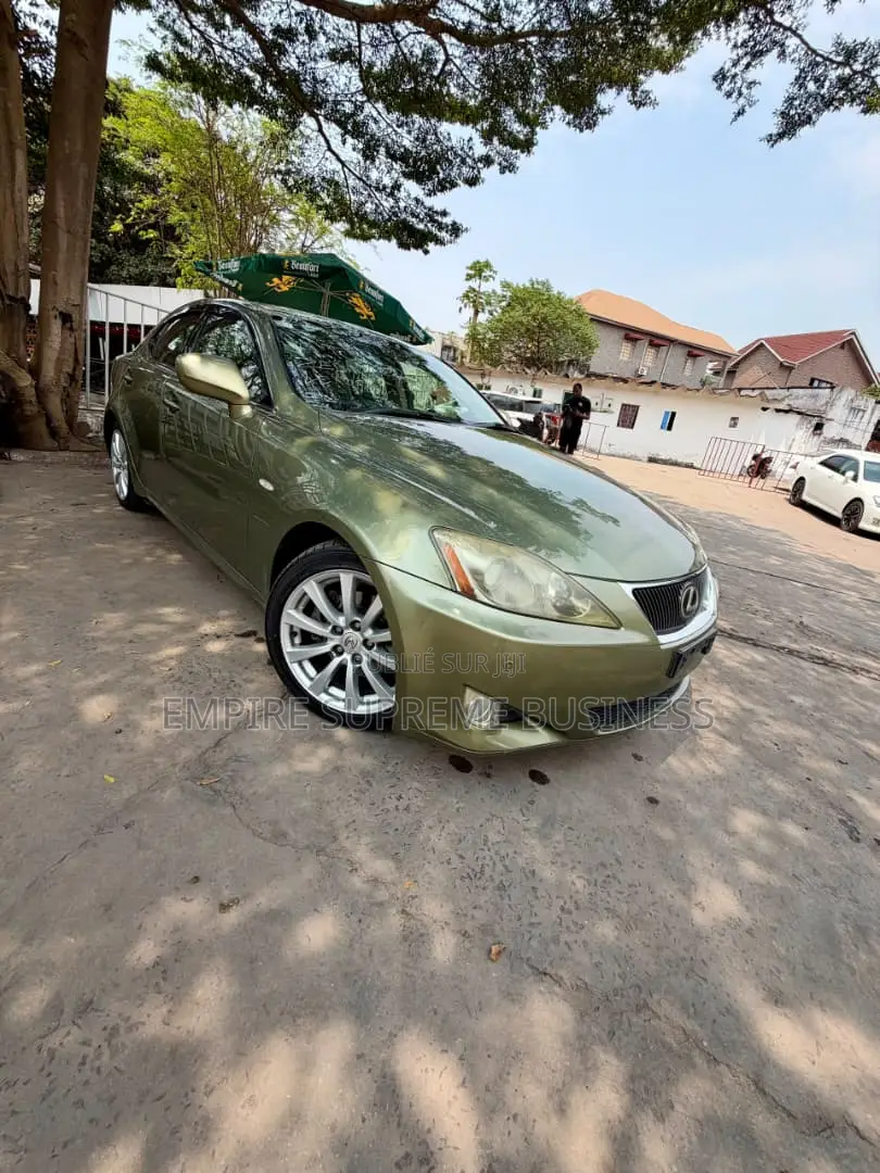 Lexus IS 2017 Vert
