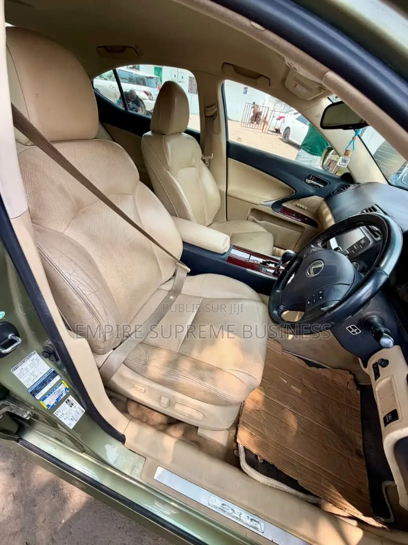 Lexus IS 2017 Vert