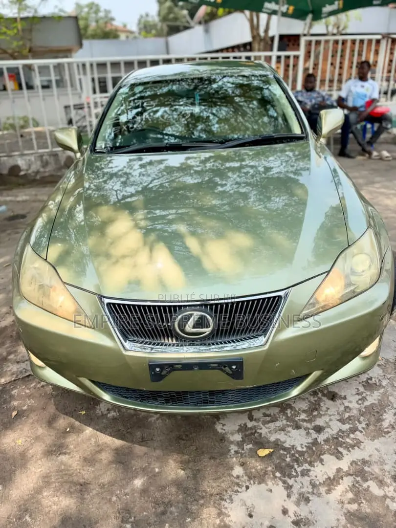 Lexus IS 2017 Vert