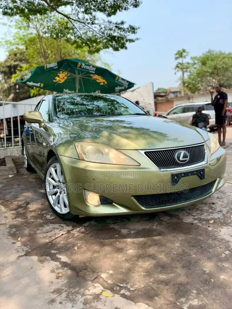 Lexus IS 2017 Vert