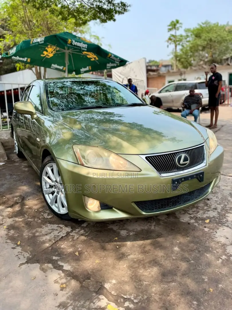 Lexus IS 2017 Vert