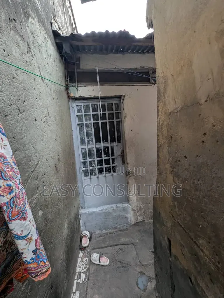 Parcelle À Vendre Sur Le Macadam À Lingwala — Kinshasa | 202,5 M2