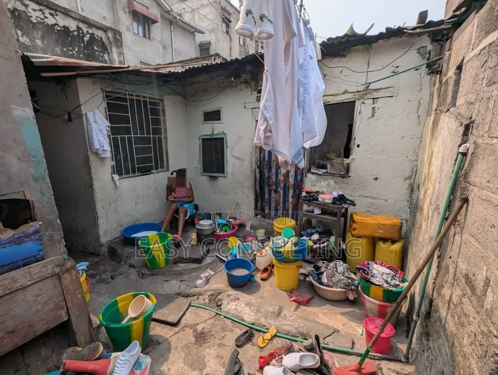 Parcelle À Vendre Sur Le Macadam À Lingwala — Kinshasa | 202,5 M2