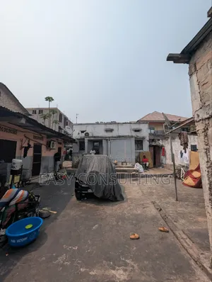 Parcelle À Vendre Sur Macadam À Lingwala — 405 M2, 24 Novembre