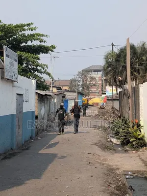 Parcelle À Vendre À Barumbu — 225 M2, Non Loin Du Macadam