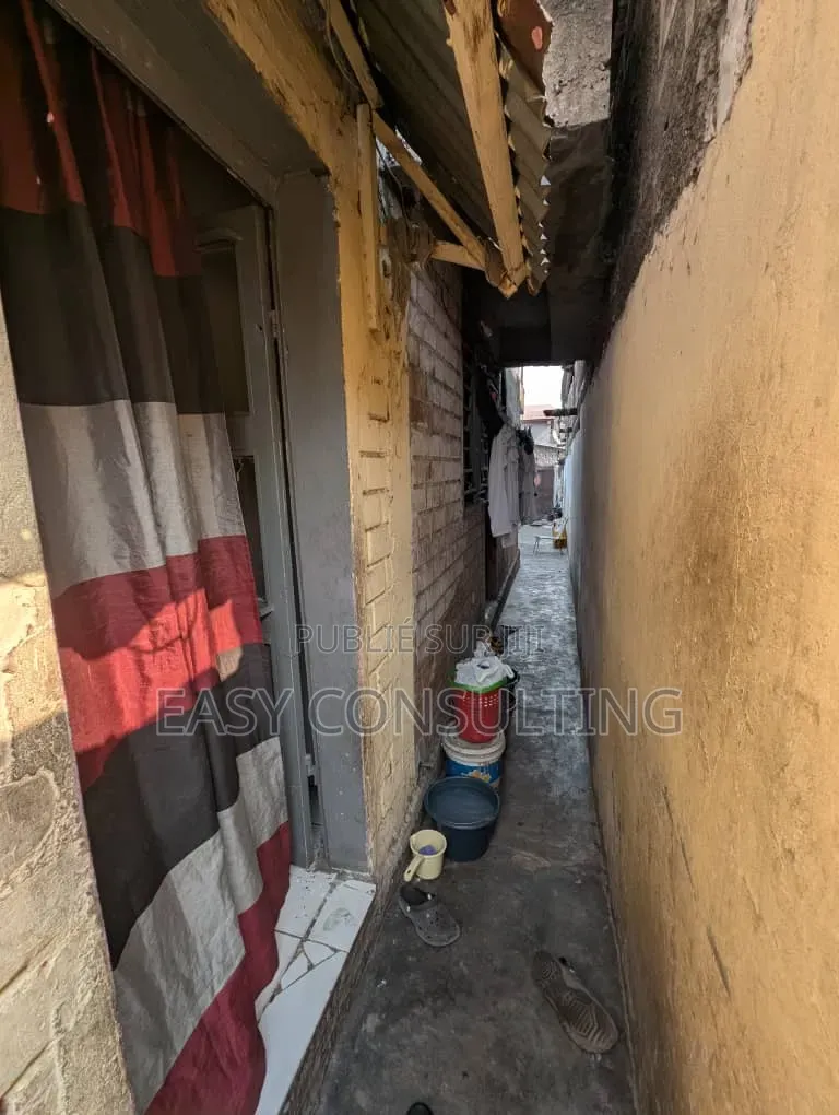 Parcelle À Vendre À Barumbu — 225 M2, Non Loin Du Macadam