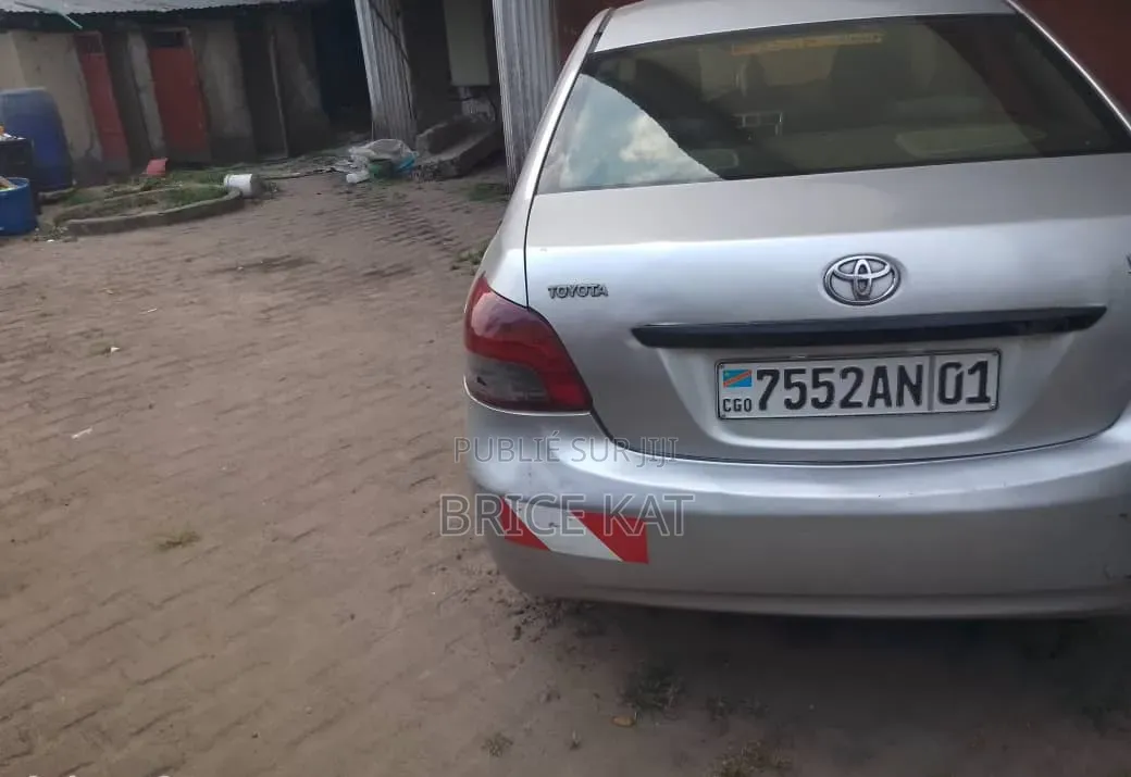 Toyota Yaris 2020 Gris