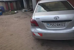 Toyota Yaris 2020 Gris