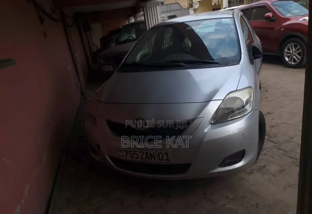 Toyota Yaris 2020 Gris