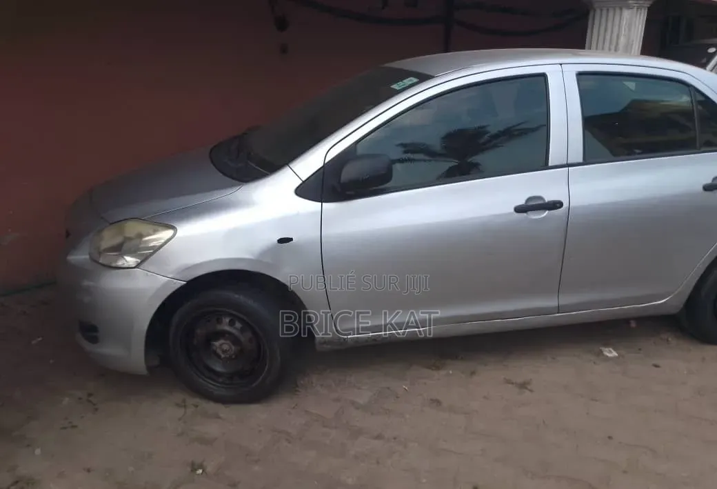 Toyota Yaris 2020 Gris
