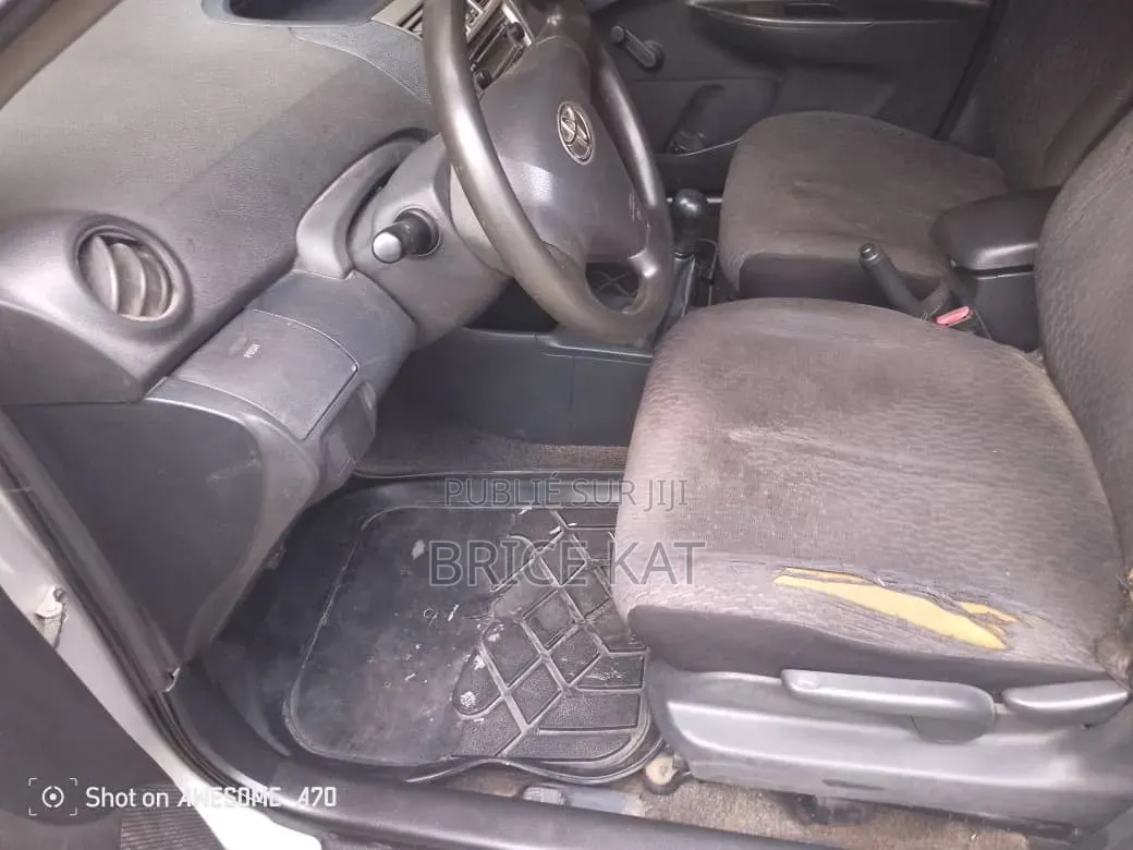 Toyota Yaris 2020 Gris