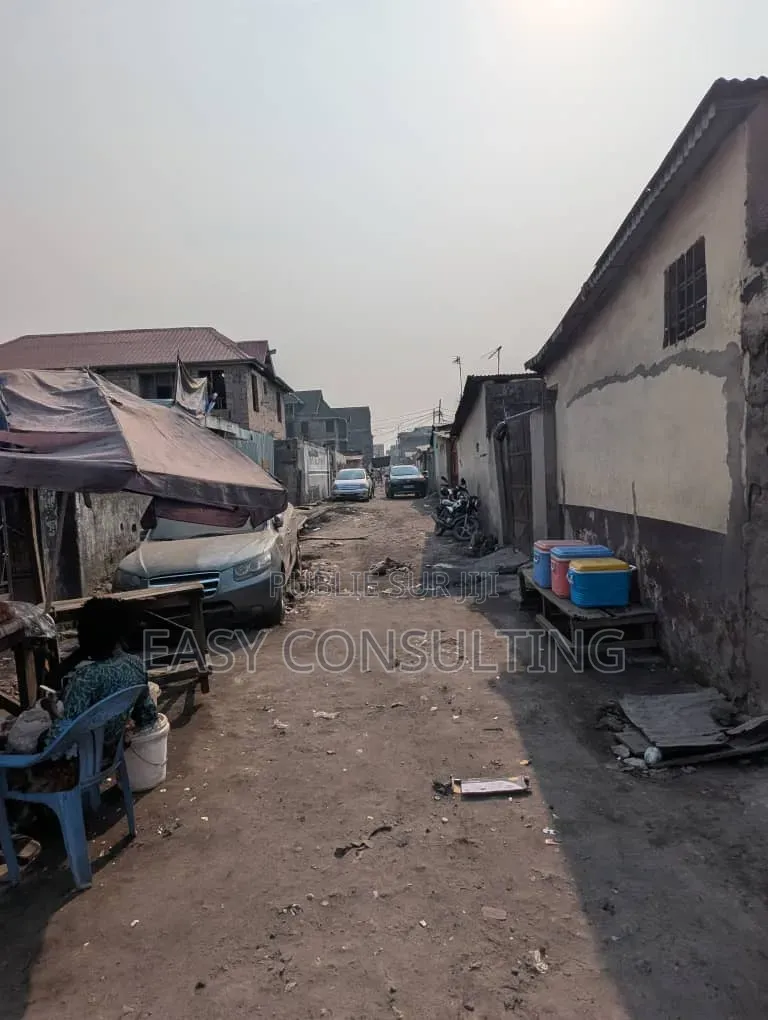 2chbre Villa dans Kinshasa, Barumbu à Vendre