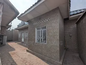3chbre Villa dans Quartier 2, Ndjili à Vendre