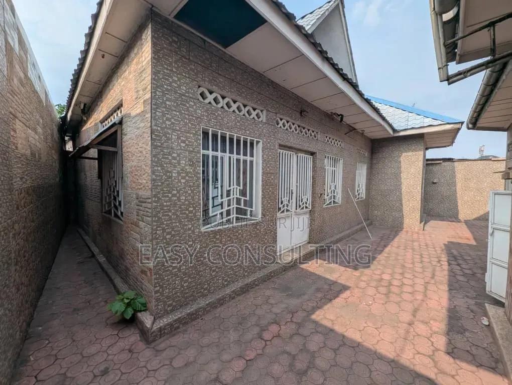 3chbre Villa dans Quartier 2, Ndjili à Vendre