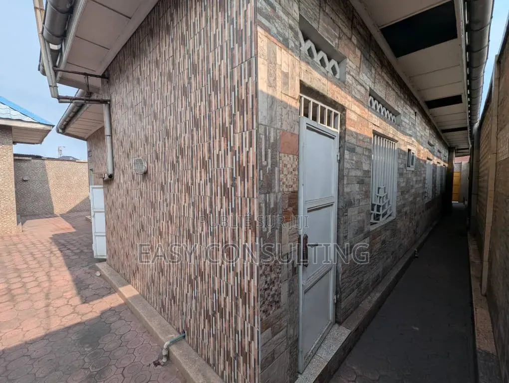 3chbre Villa dans Quartier 2, Ndjili à Vendre