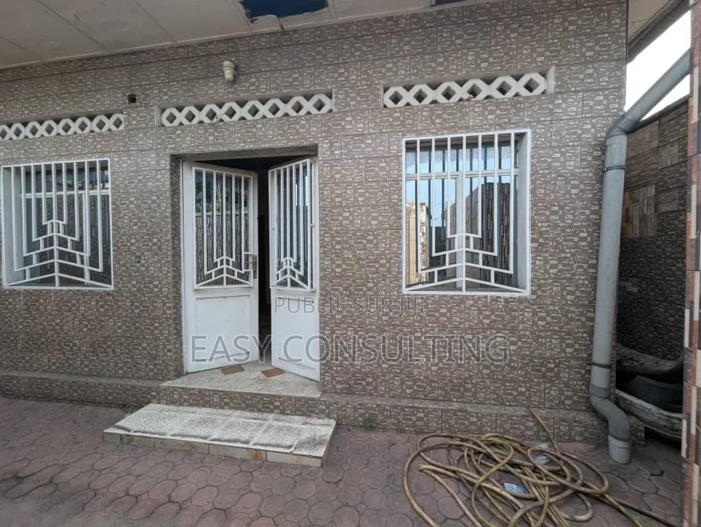 3chbre Villa dans Quartier 2, Ndjili à Vendre