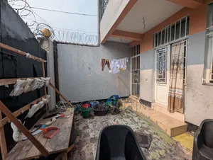 3chbre Duplex dans Quartier 2, Ndjili à Vendre