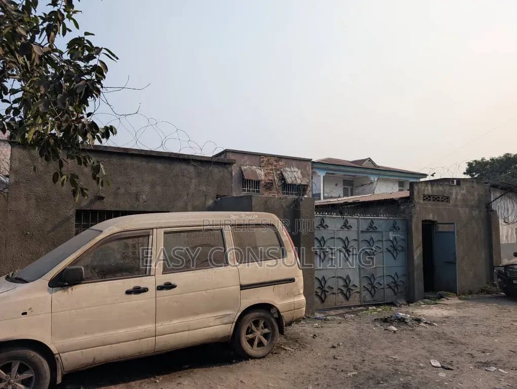  Parcelle 15×27 M À Vendre À Barumbu — Possibilité De Morcellement