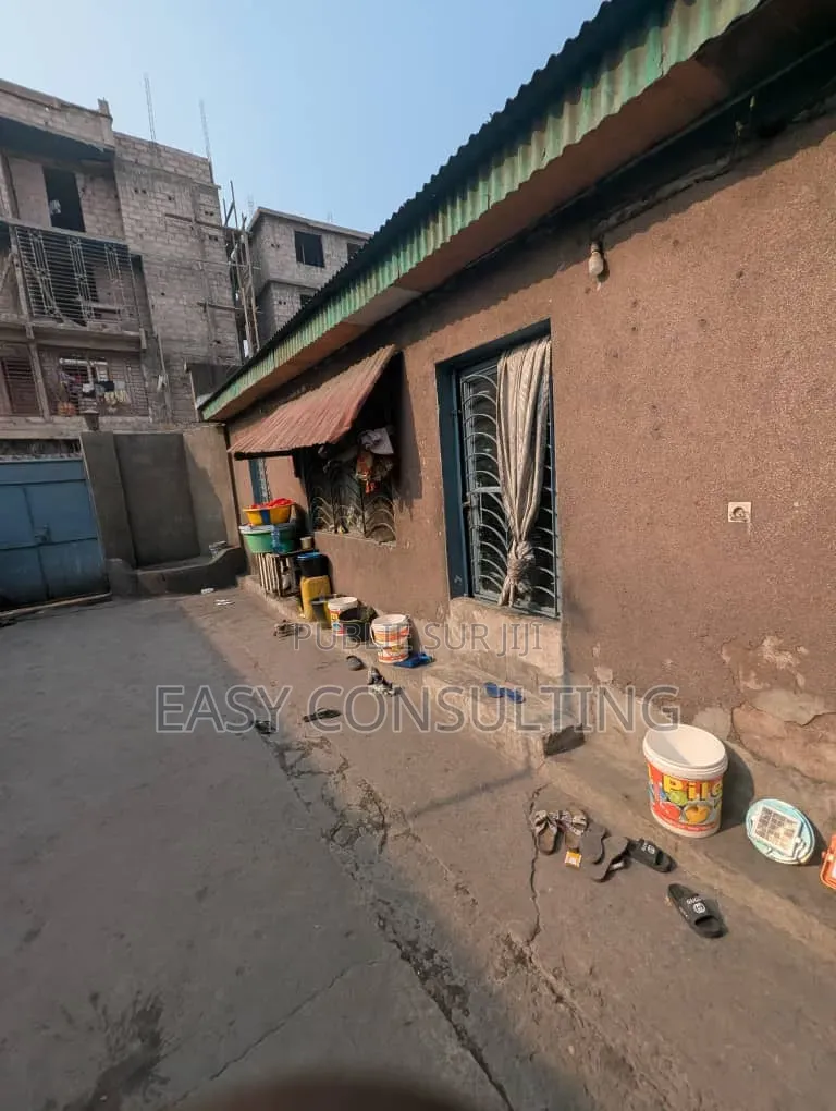  Parcelle 15×27 M À Vendre À Barumbu — Possibilité De Morcellement