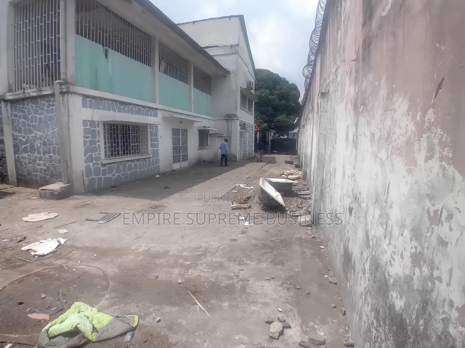 4chbre Villa dans Empire Supreme, Ngaliema à Vendre