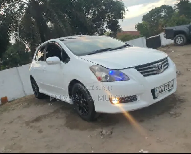 Toyota Blade 2010 Blanc