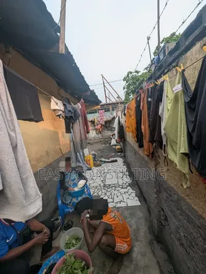 Parcelle À Vendre À Ndjili Q1 Avec 3 Portes