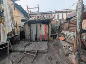 Parcelle À Vendre À Ndjili Q1 Avec 3 Portes
