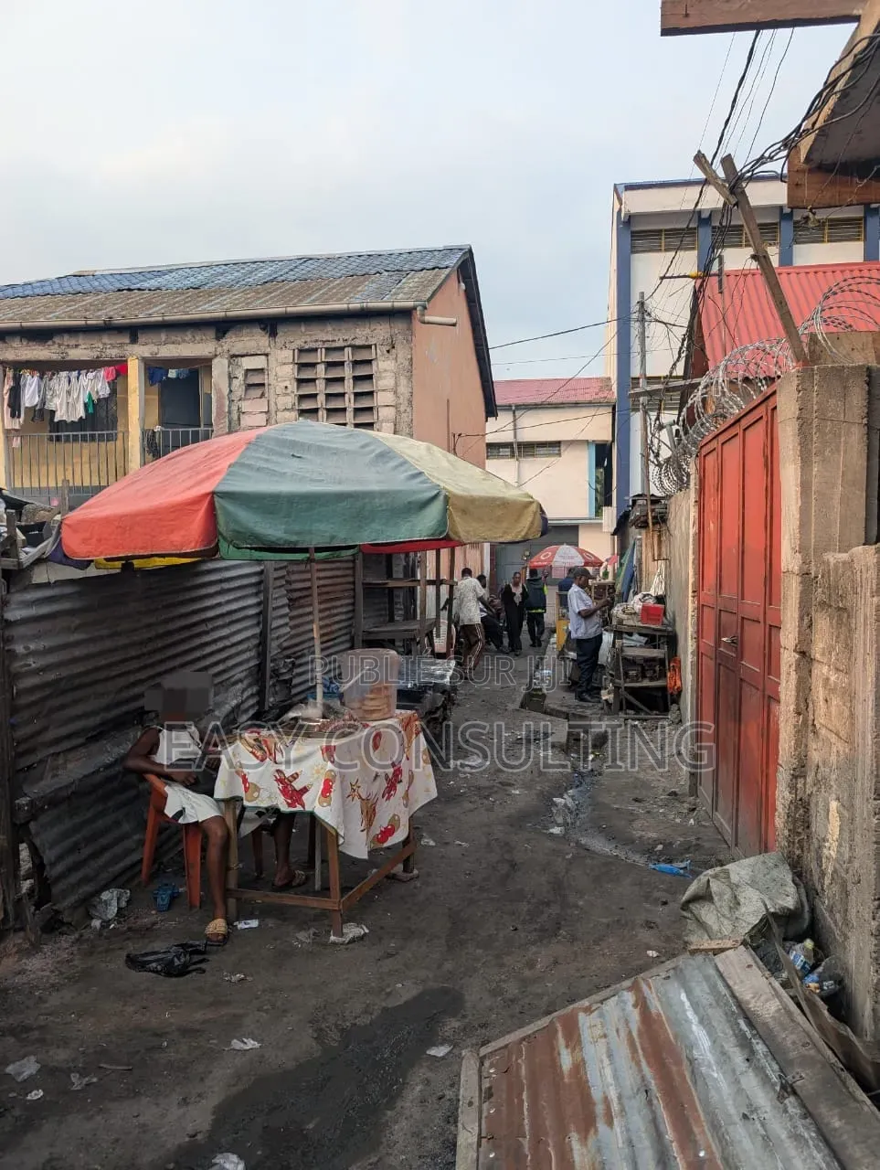 Parcelle À Vendre À Ndjili Q1 Avec 3 Portes