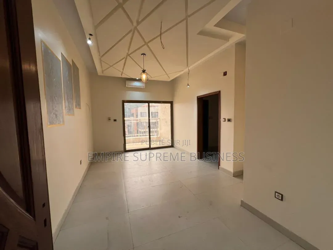 3chbre Appartement dans Empire Supreme, Kintambo à Louer
