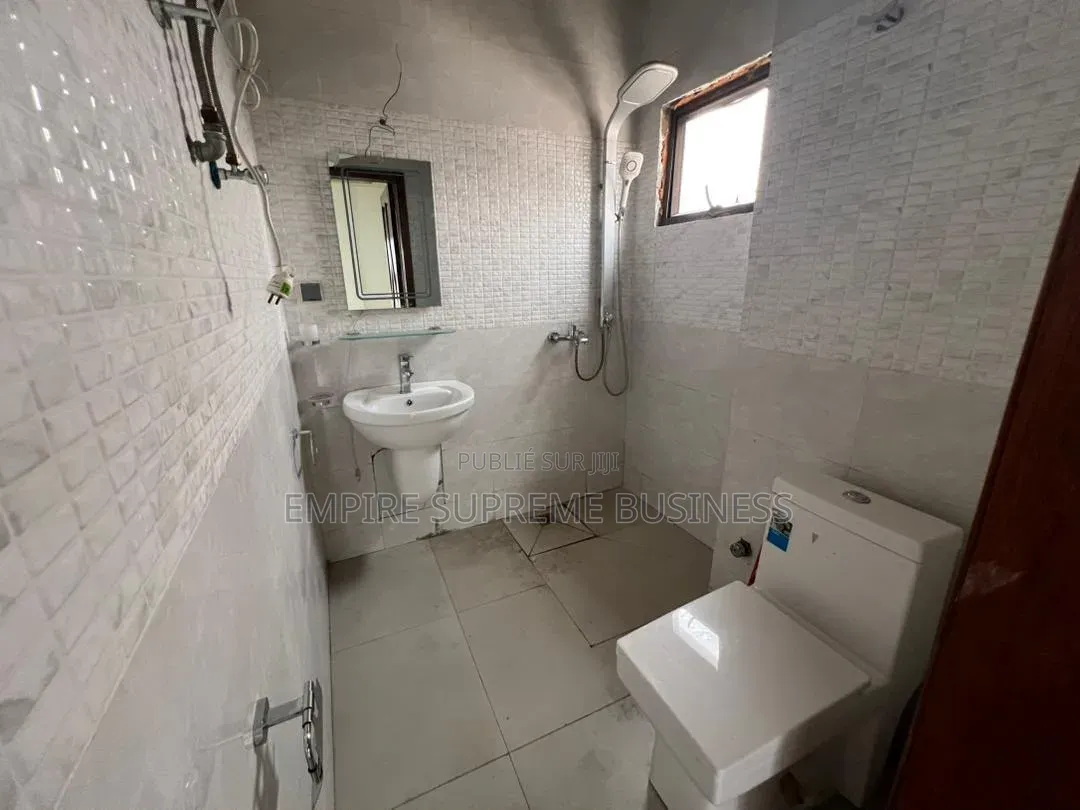 3chbre Appartement dans Empire Supreme, Kintambo à Louer