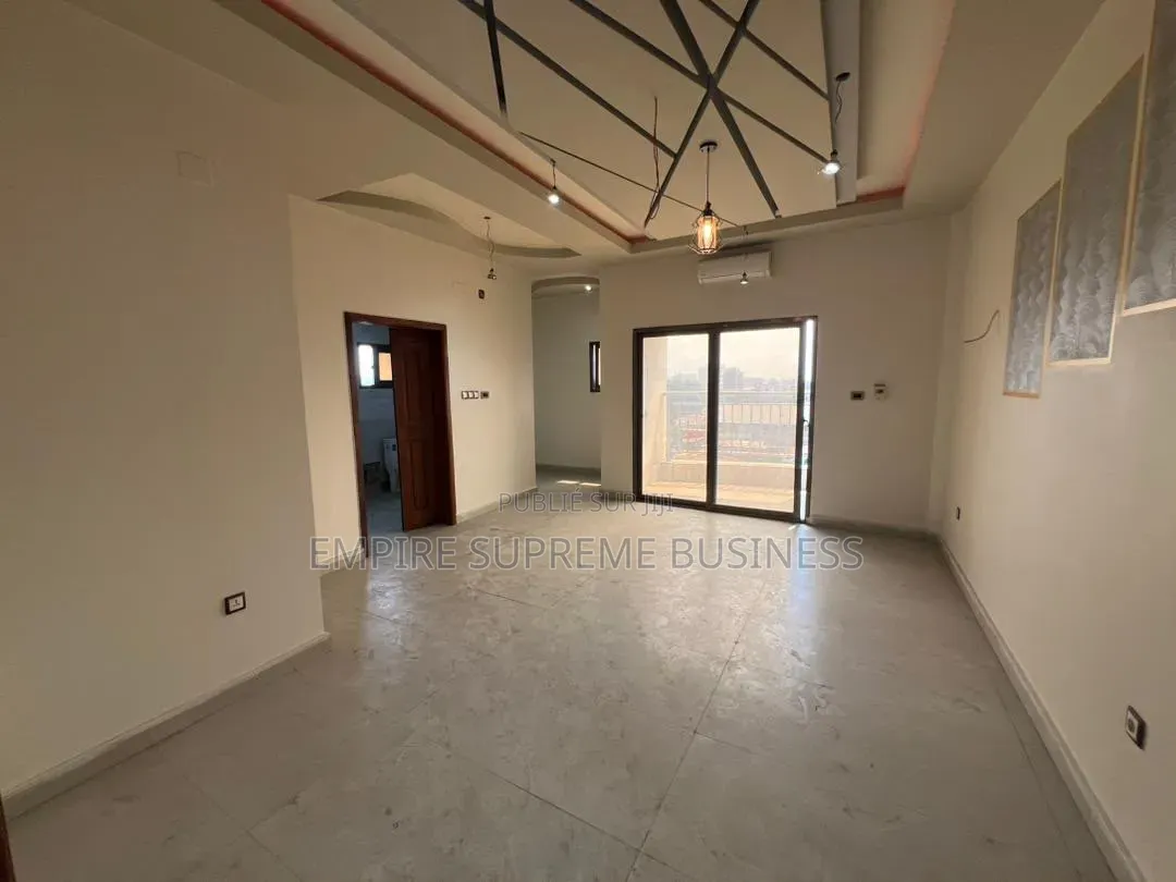 3chbre Appartement dans Empire Supreme, Kintambo à Louer