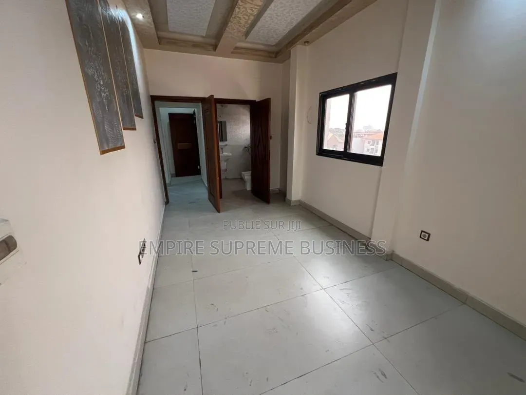 3chbre Appartement dans Empire Supreme, Kintambo à Louer