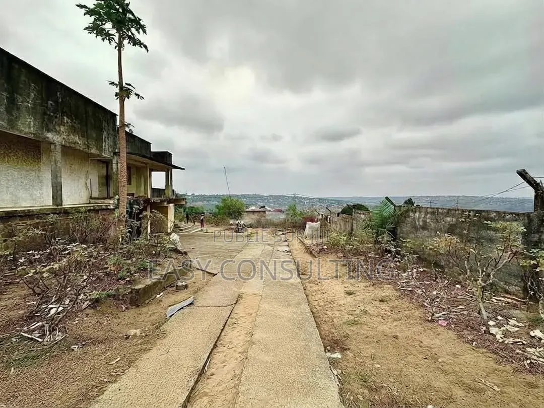 10chbre Villa dans Télécom, Mont-Ngafula à Vendre