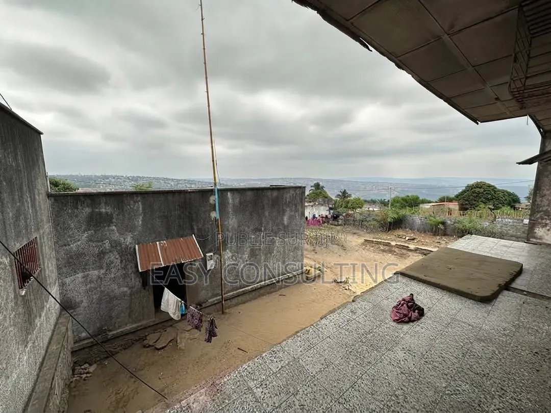 10chbre Villa dans Télécom, Mont-Ngafula à Vendre