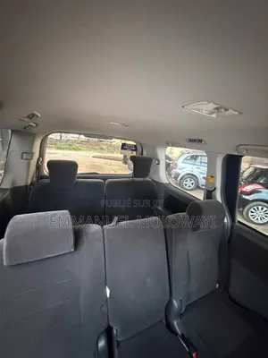 Toyota Noah 2012 Gris