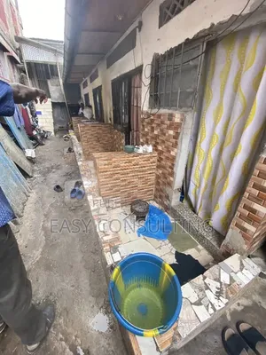 2chbre Villa dans Tshibangu, Bandalungwa à Vendre