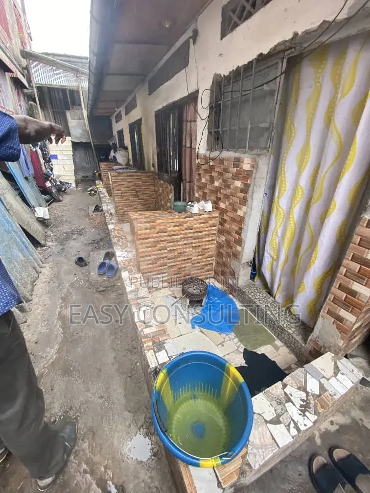 2chbre Villa dans Tshibangu, Bandalungwa à Vendre