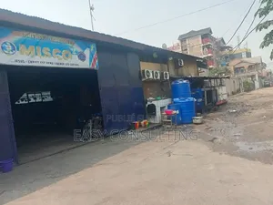Vente D’un Entrepôt De 1 200 M2 À Limete – Emplacement Stratégique