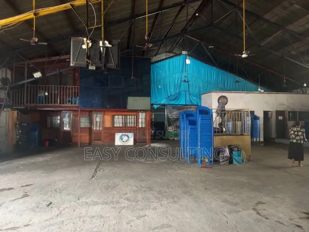 Vente D’un Entrepôt De 1 200 M2 À Limete – Emplacement Stratégique